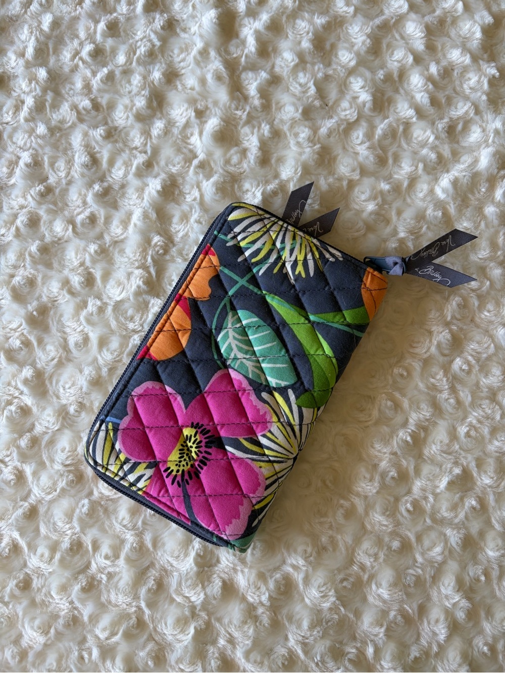 New Vera Bradley Jazzy Blooms Quilted Floral Zip Around Wallet Wristlet